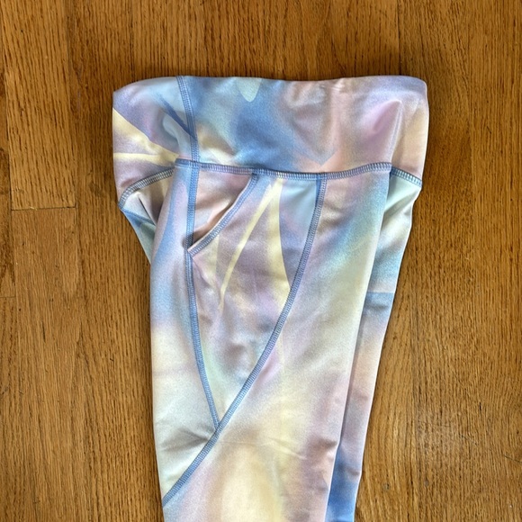 Old Navy Power Soft Leggings - Size M (8) - Picture 5 of 7